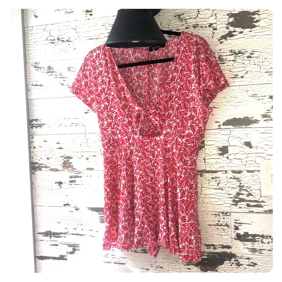 Lulu's Dresses & Skirts - Lulus keyhole romper Lulu's Dresses & Skirts - Lulus keyhole romper